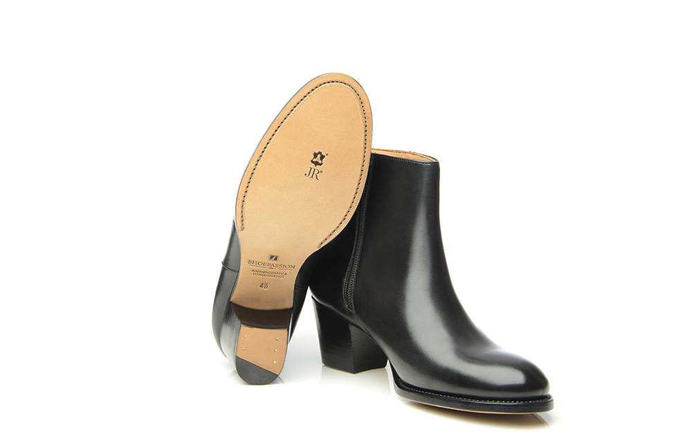 Rahmengenähte Stiefelette für Damen in Schwarz